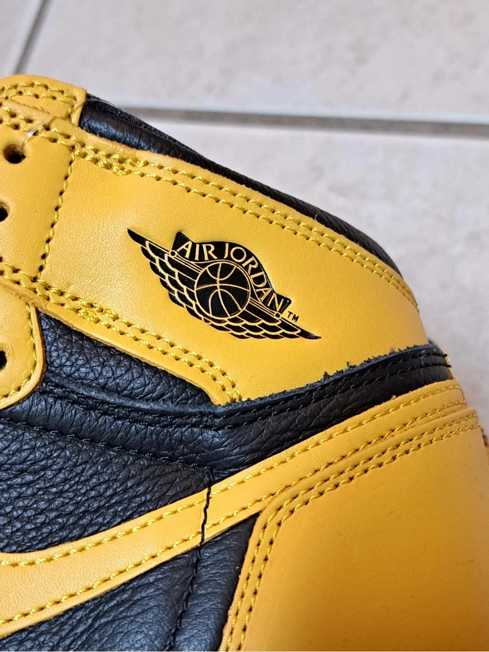 Jordan 1 Retro High OG GS 'Pollen' (2021) - Big Kids Size 7Y / Women's size 8.5